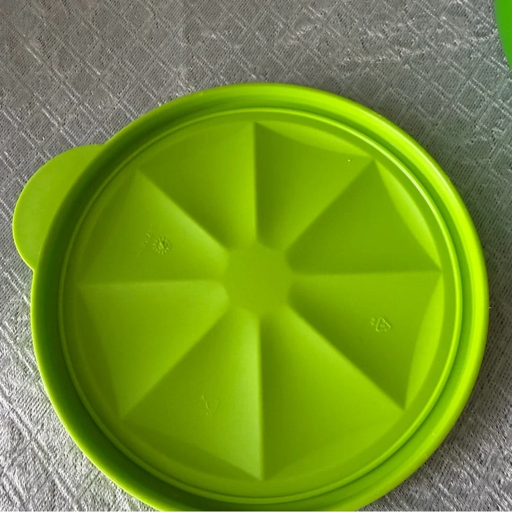 Tupperware Bright Green Citrus Prep Bowl with Squeeze Lid